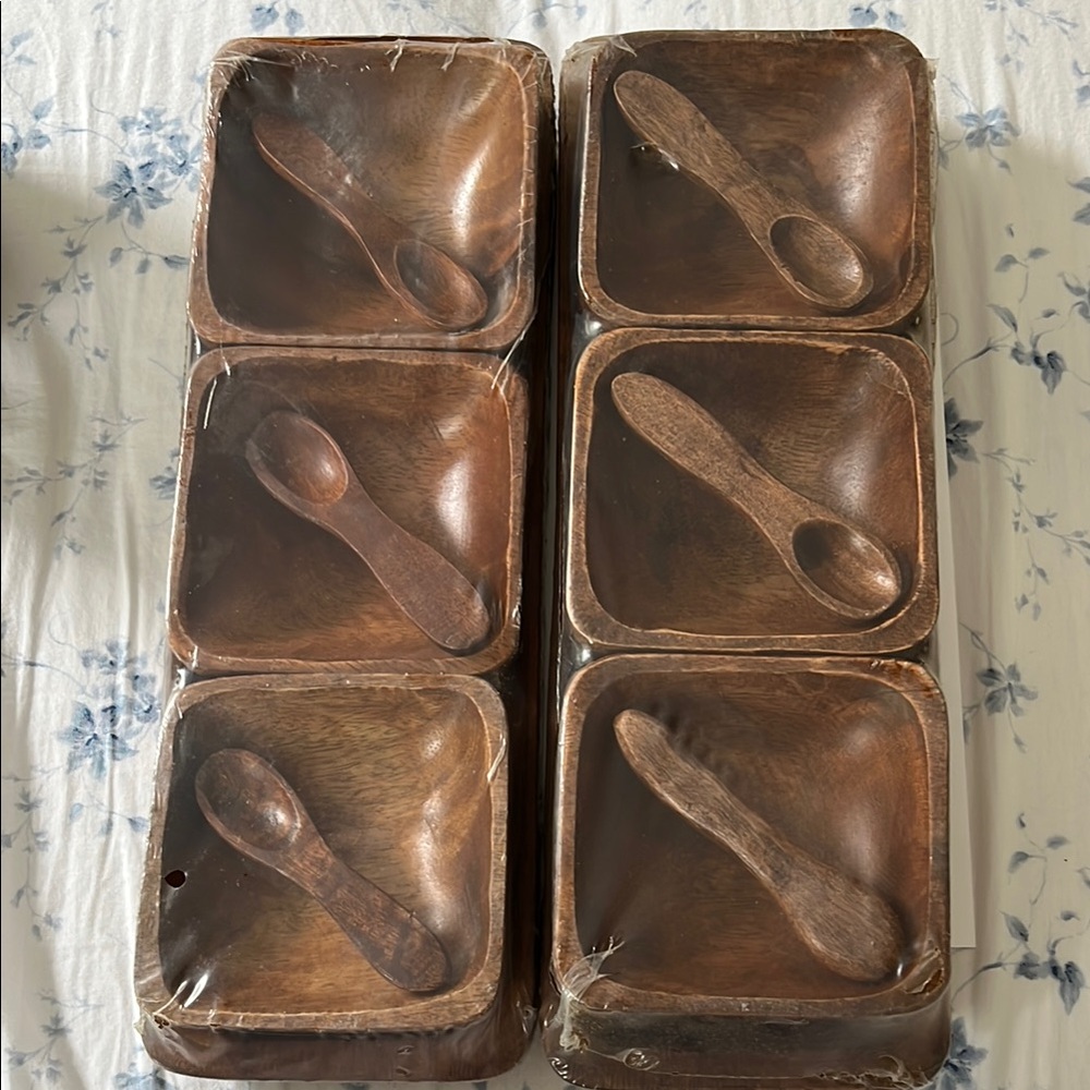 Set of 2 wooden serving dishes/spoons $10